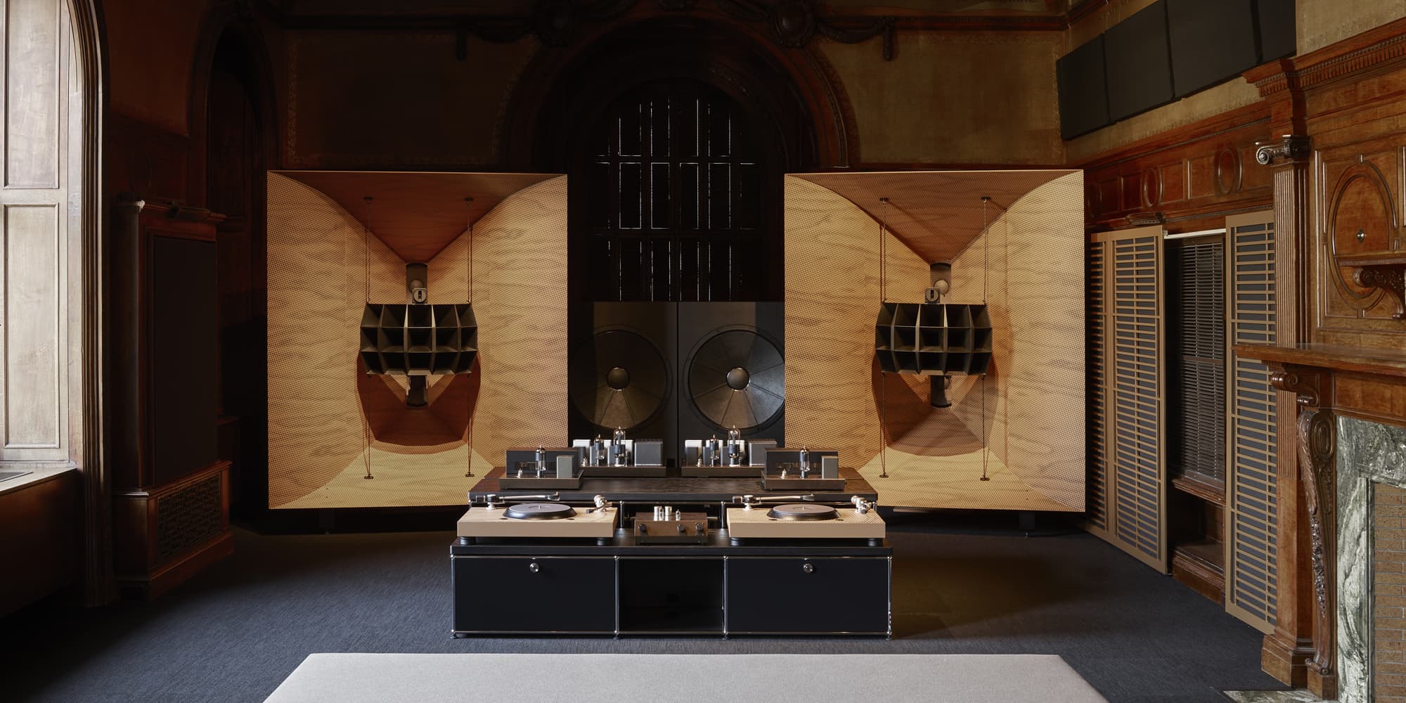 Live Operator Hours: Featuring Mississippi Records in the Listening Room